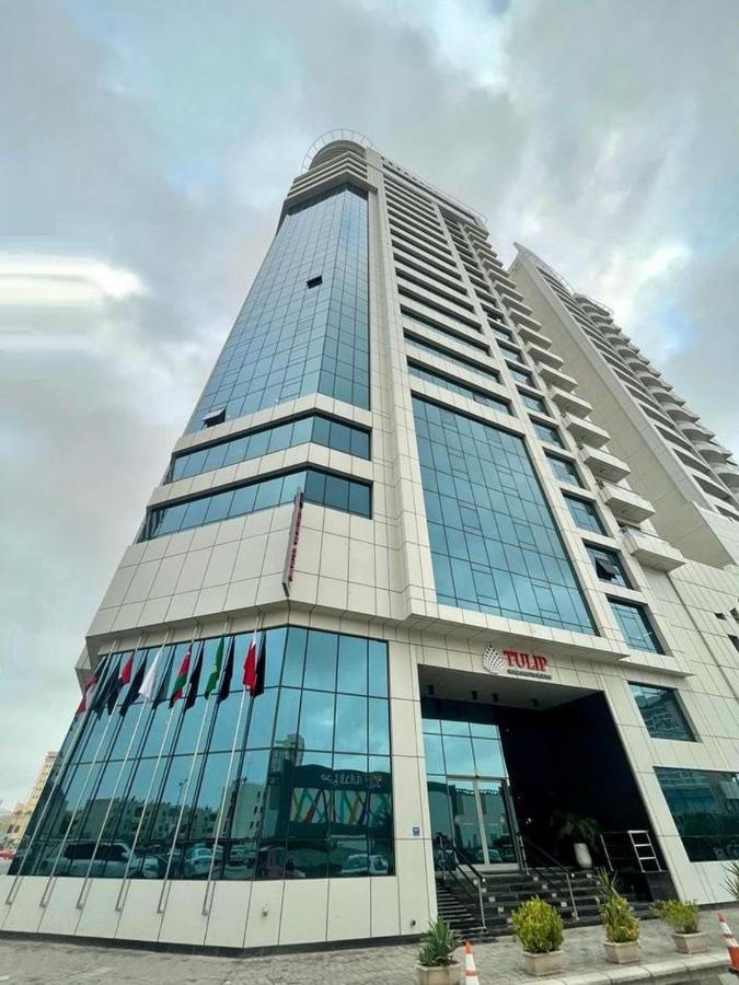 Tulip Hotel & Suites Manama Exterior foto